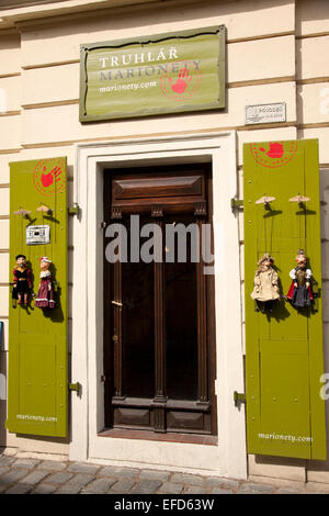 Truhlar Marionety - traditionelle tschechische Marionnettes handgefertigt in Prag, Malá Strana, Prag, Tschechische Republik Stockfoto