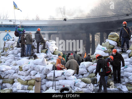 Kiew, UKRAINE - 26. Januar 2014: Massenproteste gegen die Regierung im Zentrum von Kiew auf Hrushevskoho St. in der Nähe von Dynamo-Stadion Stockfoto