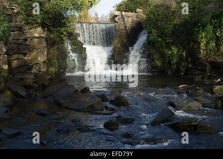 Wasserfall im Penllergare Valley Woods Landgut, Swansea Stockfoto