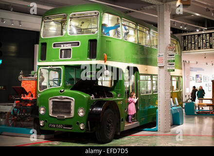 Innenansicht des mShed Museums befindet sich auf der Hafenpromenade in Bristol. Stockfoto