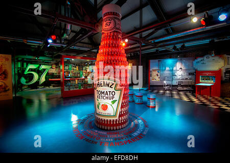 Großen Ketchup-Flaschen sind eine vorstehende Eigenschaft, die die Geschichte der h.j. Heinz Company im Heinz History Center Stockfoto