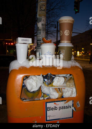 Papierkorb Mülleimer Berlin Deutschland Stockfoto