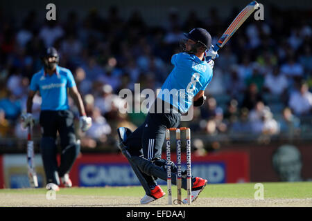 Perth, Australien. 1. Februar 2015. ODI Reihe Finale, Deutschland gegen England, trifft Stuart Broad über die Slips. Bildnachweis: Aktion Plus Sport/Alamy Live-Nachrichten Stockfoto