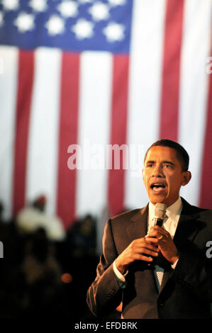 Senator Barack Obama spricht mit Anhängern während einer Bürgerversammlung im State Capitol Complex 30. März 2008 in Harrisburg, Pennsylvania. Stockfoto