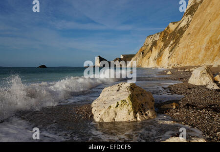 Durdle Dor aus dem Osten, die Kreidefelsen der St. Oswald-Bucht im Vordergrund Stockfoto