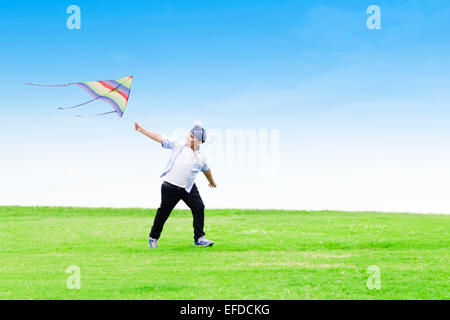 1 indische Kind junge Park Kite fliegen Stockfoto