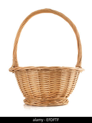 Weidenkorb isoliert auf weißem Hintergrund Stockfoto