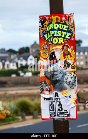 Zirkus Plakat, Trégastel, Bretagne, Frankreich. Stockfoto