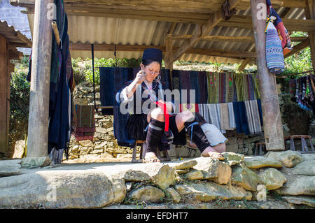 Straßenszene aus Dorf Cat Cat in der Nähe von Sa Pa, Vietnem, Asien. Stockfoto