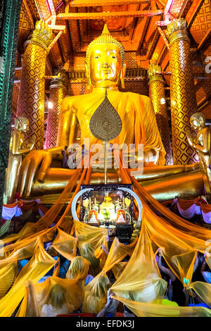 Asien. Thailand, Phra Nakhon Si Ayutthaya, alte Hauptstadt von Siam archäologischen Park, Wat Phra Chao Phanan Choeng. Buddha-statue Stockfoto