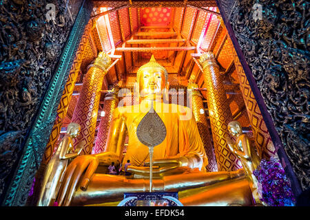 Asien. Thailand, Phra Nakhon Si Ayutthaya, alte Hauptstadt von Siam archäologischen Park, Wat Phra Chao Phanan Choeng. Buddha-statue Stockfoto