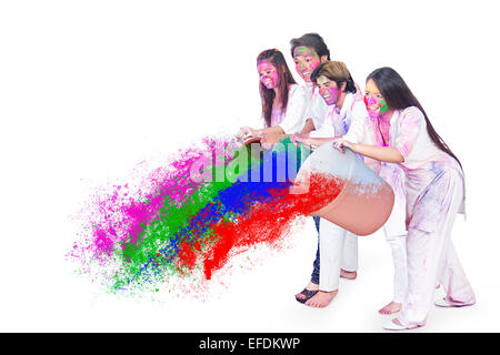 indische Freunde Holi Festival Wasser werfen Stockfoto