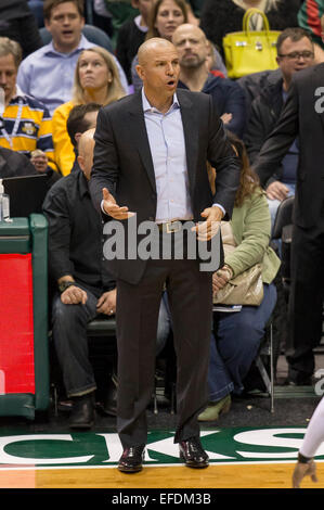 Milwaukee, WI, USA. 31. Januar 2015. Milwaukee Bucks Cheftrainer Jason Kidd blickt auf während der NBA-Spiel zwischen den Portland Trail Blazers und die Milwaukee Bucks im BMO Harris Bradley Center in Milwaukee, Wisconsin. Bucks besiegten die Trail Blazers 95-88. John Fisher/CSM/Alamy Live-Nachrichten Stockfoto