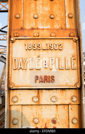 Dayde und Pille von Paris unterzeichnen auf Long Bien Railway Bridge Hanoi Vietnam Stockfoto