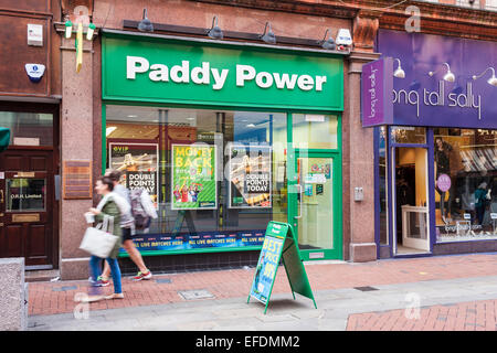 Paddy Power Buchmacher Geschäft. Stockfoto