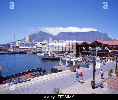 Victoria & Albert Waterfront mit Tafelberg, Cape Town, Western Cape, Südafrika Stockfoto