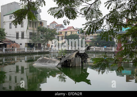 Überreste der versunkenen Bomber in Huu Tiep oder B52-See in Hanoi Vietnam Stockfoto