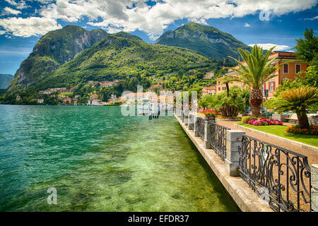 Seeufer Blick auf Menaggio, Comer See, Lombardei, Italien Stockfoto