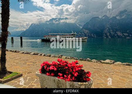 Schifffahrt auf dem Gardasee, Trentino-Alto Adige, Italien Stockfoto