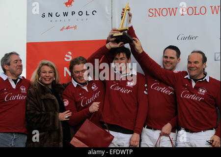 St. 1. Februar 2015. Moritz, Schweiz. Cartier Team den ersten Platz in der Cartier Trophy beim Snow Polo World Cup in St. Moritz © Action Plus Sport/Alamy Live News Stockfoto