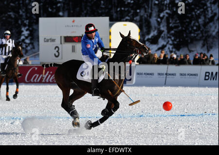 St. 1. Februar 2015. Moritz, Schweiz. Aktion zwischen Team Cartier und Team BMW beim Snow Polo World Cup in St. Moritz © Action Plus Sport/Alamy Live News Stockfoto