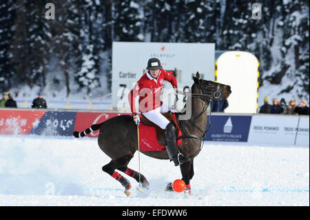 St. 1. Februar 2015. Moritz, Schweiz. Aktion zwischen Team Cartier und Team BMW beim Snow Polo World Cup in St. Moritz © Action Plus Sport/Alamy Live News Stockfoto