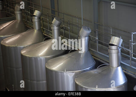 Wein Edelstahltanks Stockfoto