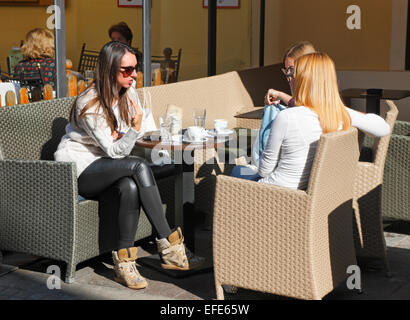 Mädchen in der Café-Bar, Tkalciceva Straße - Zagreb Stockfoto