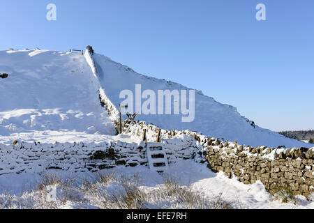 Pennine Way überqueren Hadrianswall Stockfoto