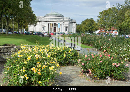 Gärten und Lady Hebel Galerie, Port Sunlight, Wirral, Merseyside, Großbritannien Stockfoto