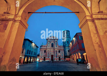 Nachtansicht der Kirche San Prospero, Reggio Emilia, Emilia Romagna, Italien Stockfoto