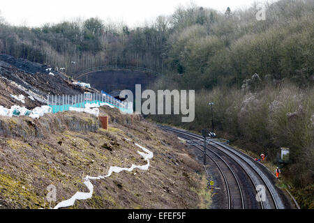 Huber, Warwickshire, UK. 2. Februar 2015. Huber-schneiden, wo ein Erdrutsch die Bahnlinie, die alle Dienste zwischen Leamington Spa und Banbury anhalten geschlossen hat. Bildnachweis: Colin Underhill/Alamy Live-Nachrichten Stockfoto