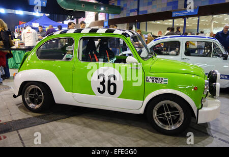 Platz für 600 Abarth bei Classic-Auto-Show, Südspanien. Stockfoto