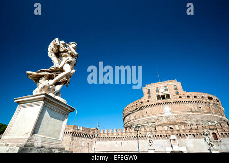 Castel Sant'angelo und Berninis Statue auf der Brücke, Rom, Italien. Stockfoto