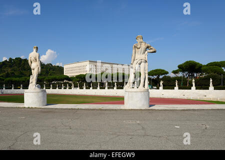 Marmorstatuen porträtiert Athleten im Stadio dei Marmi Sportstadion im Foro Italico Rom Italien Stockfoto