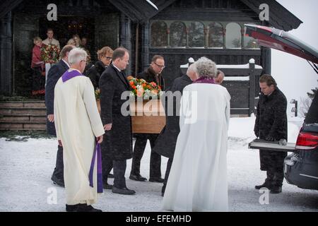 Oslo, Norwegen. 2. Februar 2015. Der Sarg während der Beerdigung von Johan Martin Ferner am Holmenkollen Kapell in Oslo, Norwegen, 2. Februar 2015 zu sehen. Foto: Patrick van Katwijk / POINT DE VUE OUT - NO WIRE SERVICE-/ Dpa/Alamy Live News Stockfoto