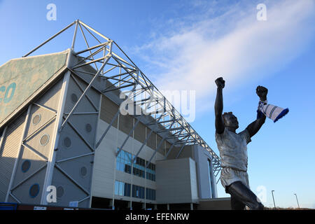 Statue von Leeds United-Legende Billy Brenmer außerhalb ihrer Elland Road Fußball Boden, in Leeds, West Yorkshire, England Stockfoto