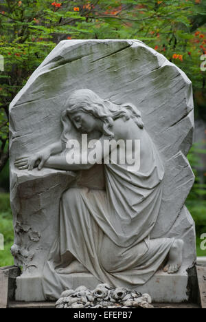 Engel der Trauer Figur im Taman Prasati Museum (Museum der Gedenkstein Park) in Jakarta, Indonesien. Stockfoto