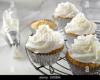 Stevia-Buttercreme Zuckerguss auf cupcakes Stockfoto