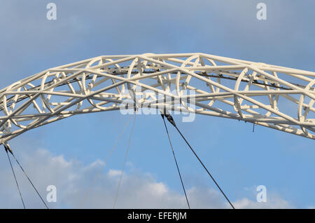 Engen Ernte von der Infrastruktur des Dachs und Bogen in der neuen Wembley Stadion Arena London hautnah Stockfoto