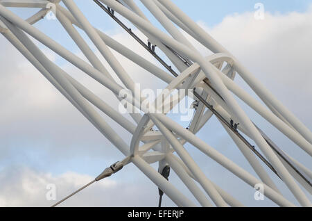 Engen Ernte von der Infrastruktur des Dachs und Bogen in der neuen Wembley Stadion Arena London hautnah Stockfoto