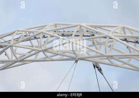 Engen Ernte von der Infrastruktur des Dachs und Bogen in der neuen Wembley Stadion Arena London hautnah Stockfoto