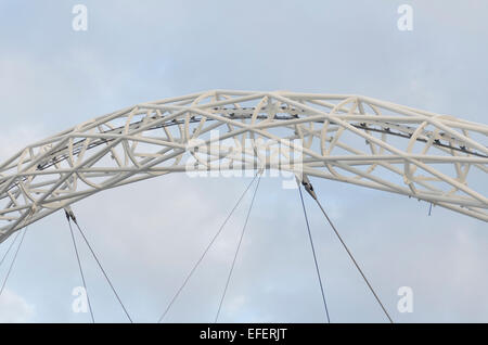 Engen Ernte von der Infrastruktur des Dachs und Bogen in der neuen Wembley Stadion Arena London hautnah Stockfoto