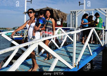 Ticket-Haus im Dock - Port in PUERTO PIZARRO. Abteilung von Tumbes. Peru Stockfoto