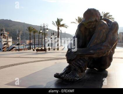 Fünf Meter hohen El Zulo Statue des Künstlers Víctor Ochoa im Hafen von Cartagena, Spanien, zum Gedenken an die Opfer des Terrorismus Stockfoto