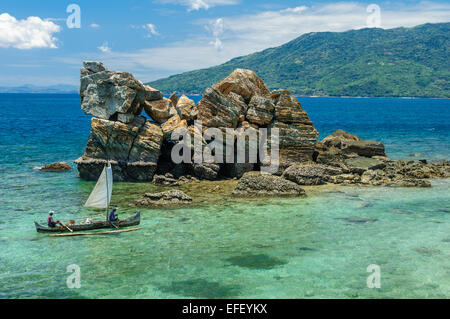 Zwei Fischer, die Rückkehr in ihre Pirogue Stockfoto