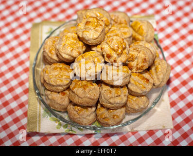 Gruppe von frischen traditionellen ungarischen Land Essen hausgemachte pogacsa Stockfoto