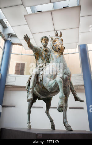 Bronzene Reiterstatue des römischen Kaisers Marcus Aurelius auf dem Display in den Palazzo dei Conservatori in Rom Italien Stockfoto