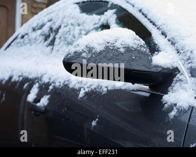 Mietwagen in Morgen Schnee Stockfoto