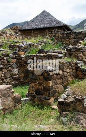 Archäologische Stätte von kotosh (2300-1200 V.chr.). huánuco Abteilung. Peru. Stockfoto